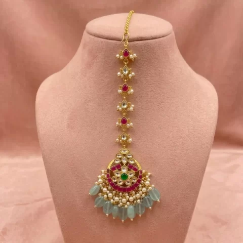 green kundan maang tika